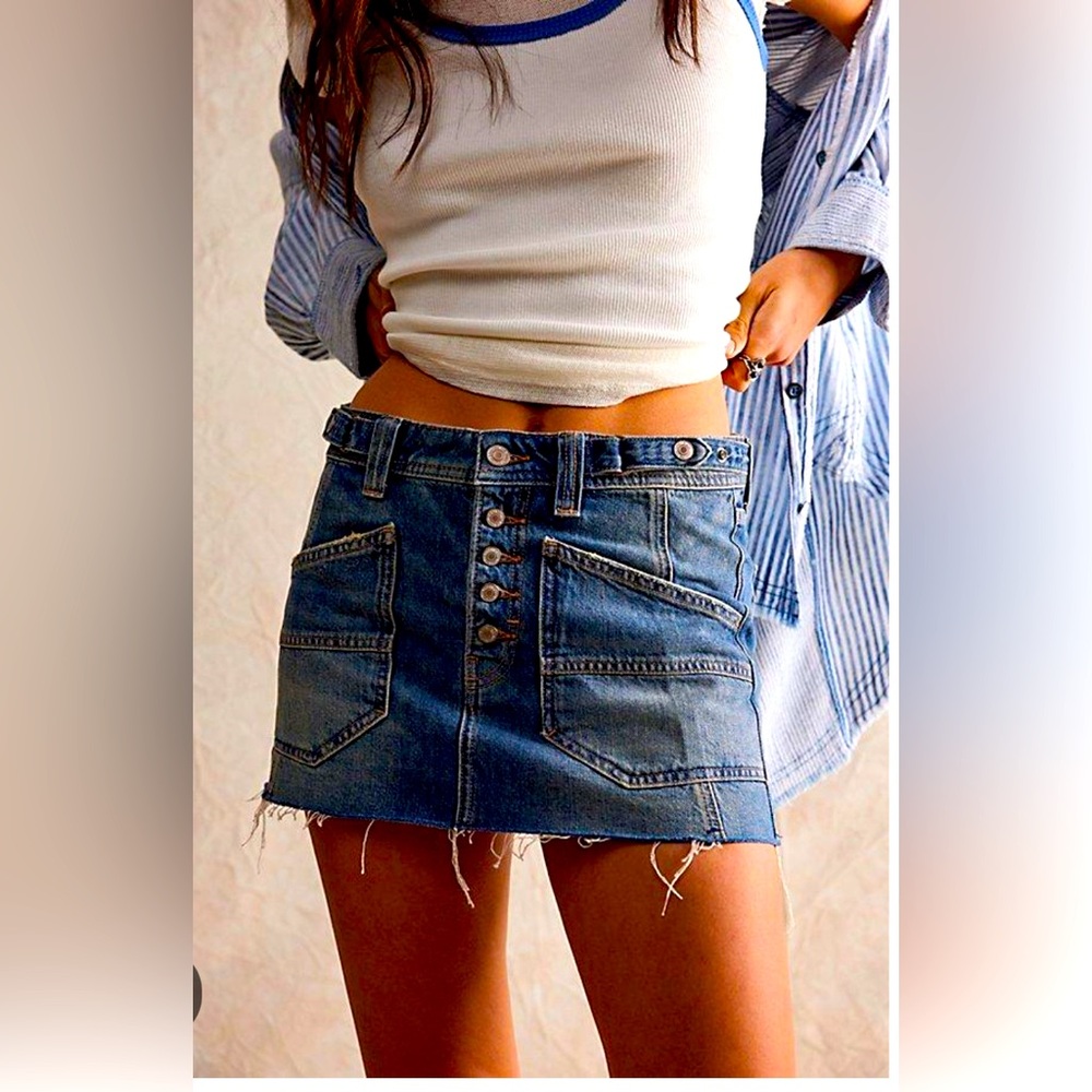 Free People Izzie Denim Mini Skirt. Excellent Condition. Size 26🦋🦋